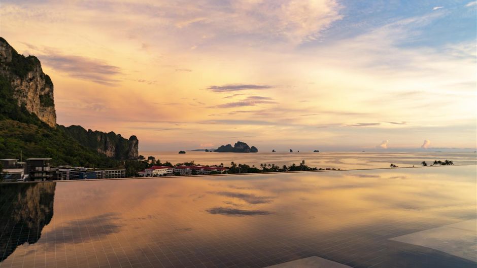 Avani Ao Nang Cliff Krabi Resort Pool