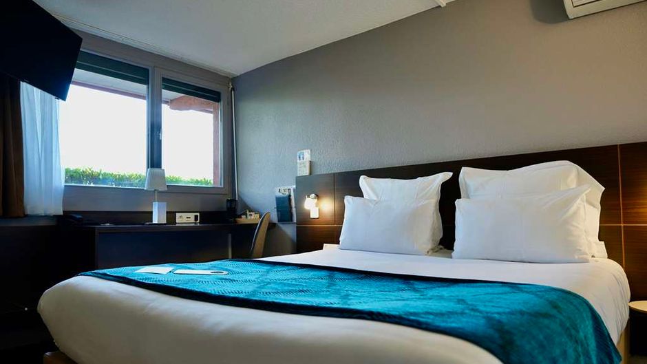 Sure Hotel by Best Western Biarritz Apt Room