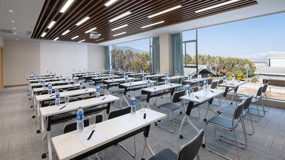 Microtel by Wyndham Lijiang Meeting