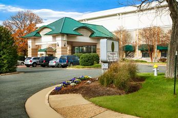 Clarion Hotel & Suites Convention Center