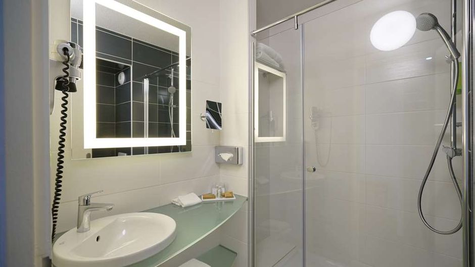 Ibis Styles Lyon Saphir Room