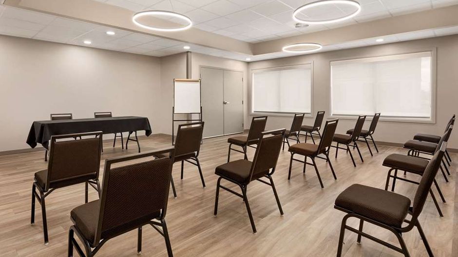 Microtel Inn & Suites by Wyndham Meeting
