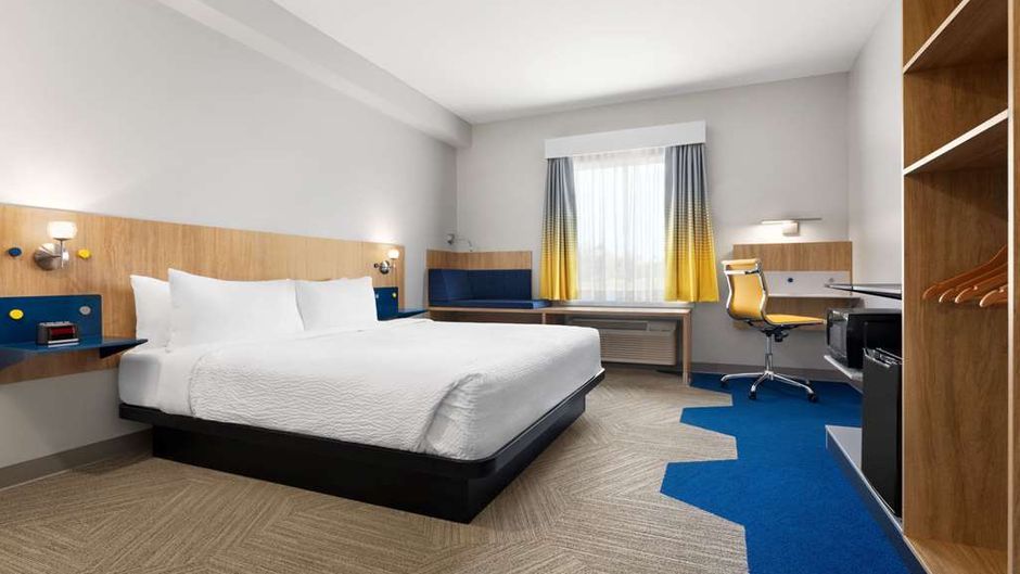 Microtel Inn & Suites by Wyndham Room