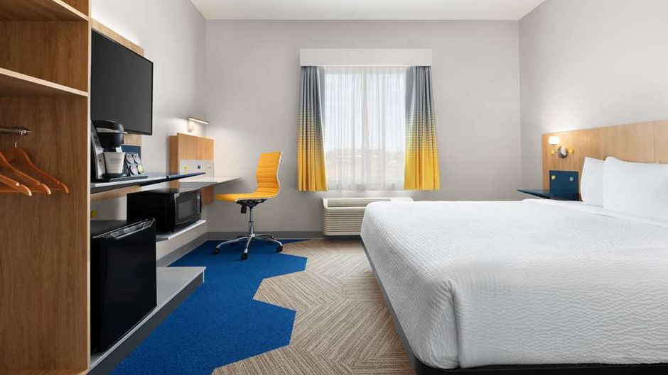 Microtel Inn & Suites by Wyndham Room