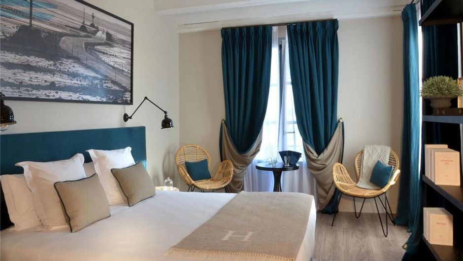 Le General d'Elbee Hotel Room