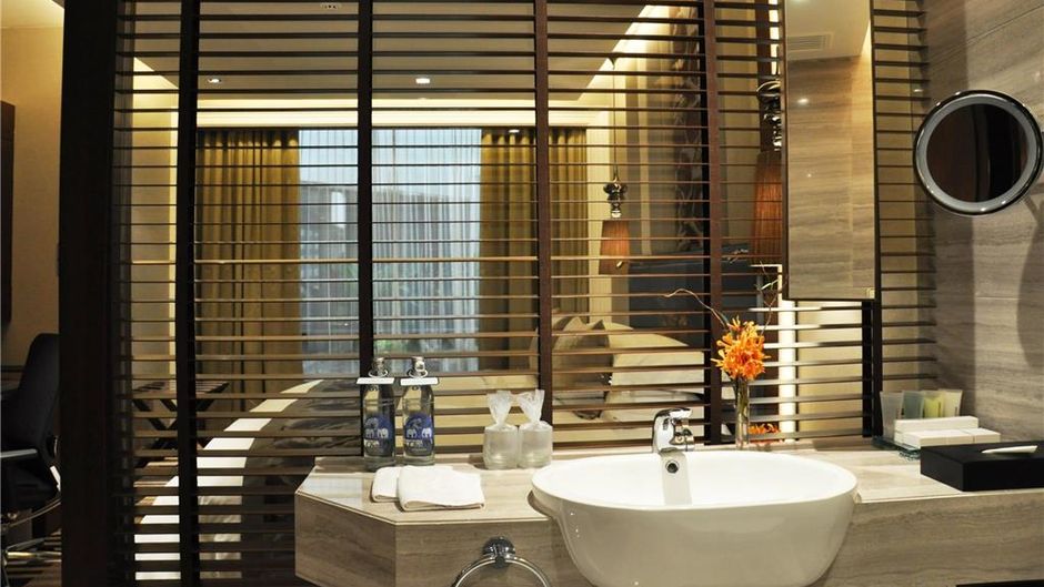 The Landmark Bangkok Room
