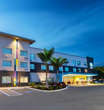 Tru by Hilton Bradenton I 75