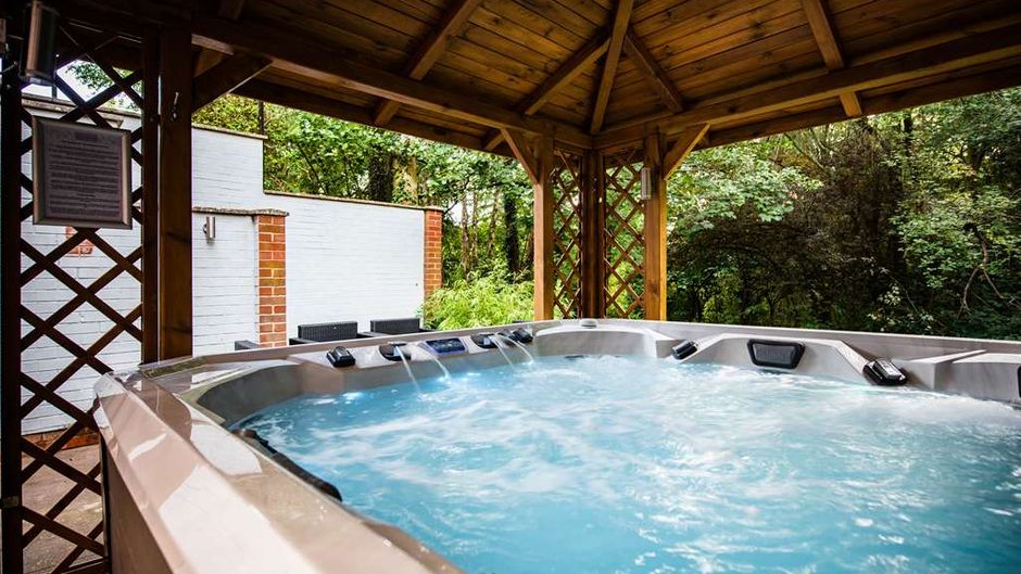 Southcrest Manor Hotel BW Signature Coll Pool
