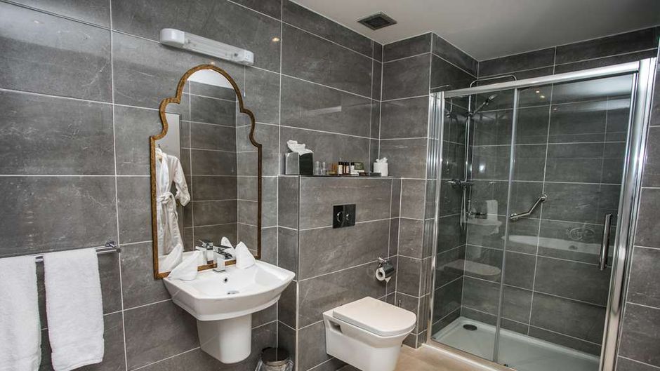 Longcourt House Hotel Room