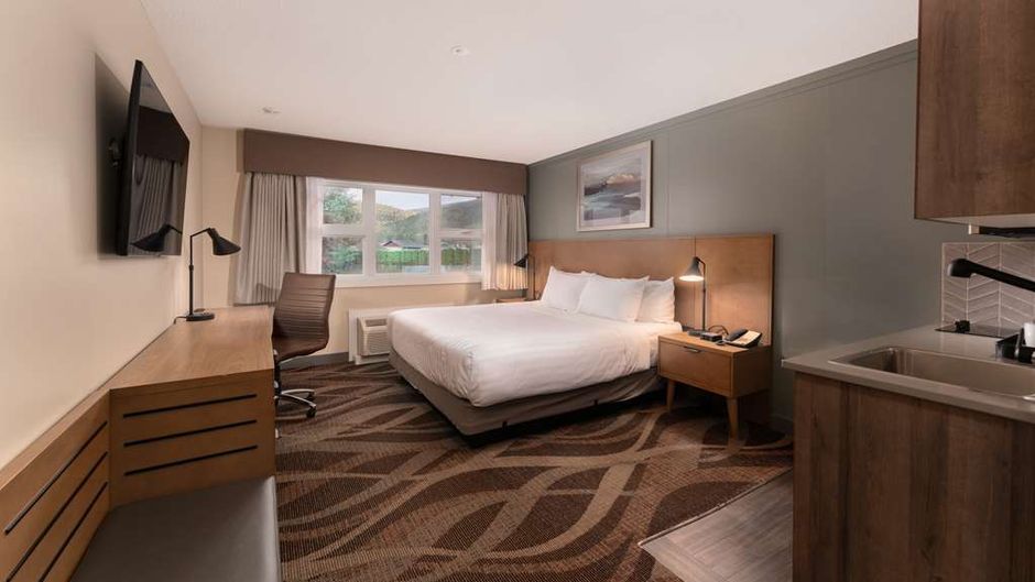 Prestige Hudson Bay Lodge & Conf Ctr Room