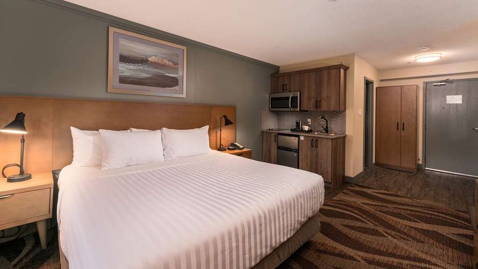 Prestige Hudson Bay Lodge & Conf Ctr Room