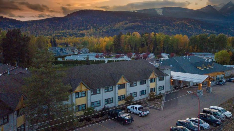 Prestige Hudson Bay Lodge & Conf Ctr Exterior