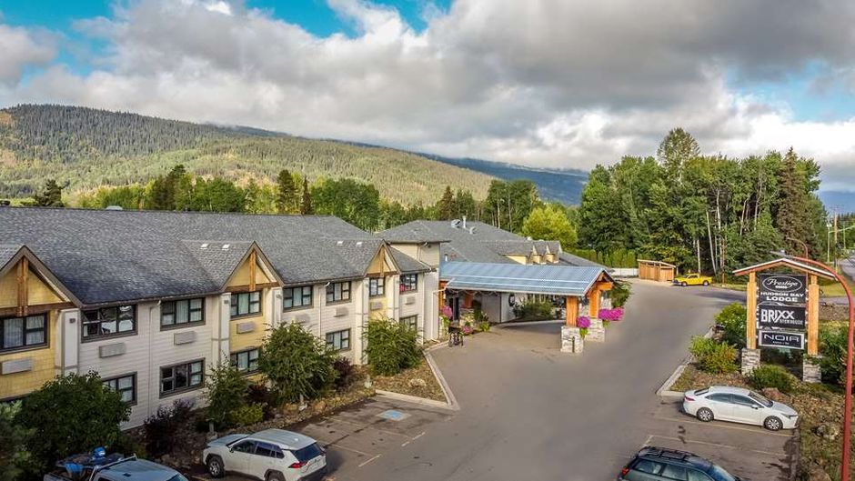 Prestige Hudson Bay Lodge & Conf Ctr Exterior