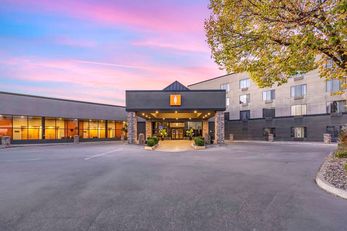 Hells Canyon Grand Hotel, Ascend Coll