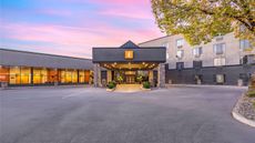 Hells Canyon Grand Hotel, Ascend Coll