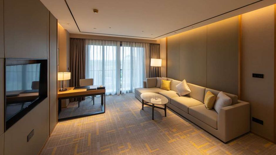 Howard Johnson by Wyndham Glory Plaza Suite