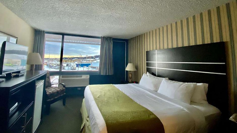 Ramada by Wyndham Whitecourt Room