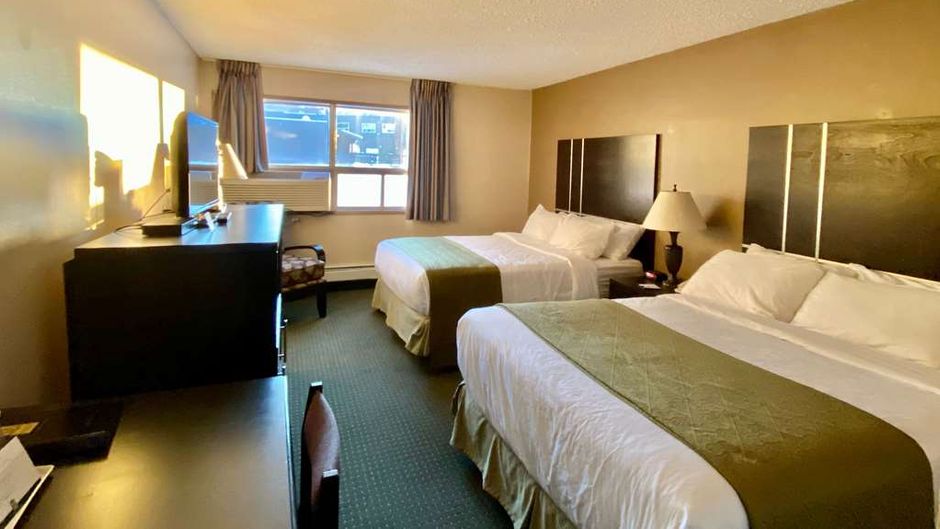 Ramada by Wyndham Whitecourt Room
