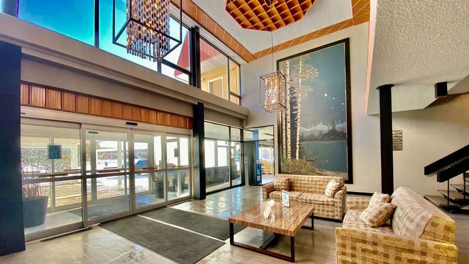 Ramada by Wyndham Whitecourt Lobby
