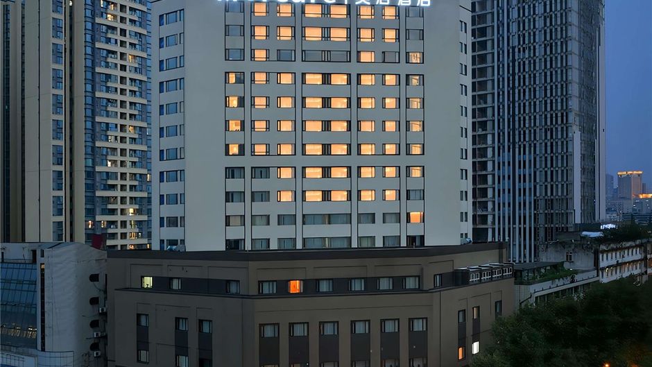 Mercure Chengdu Jinniu Wanda Plaza Exterior