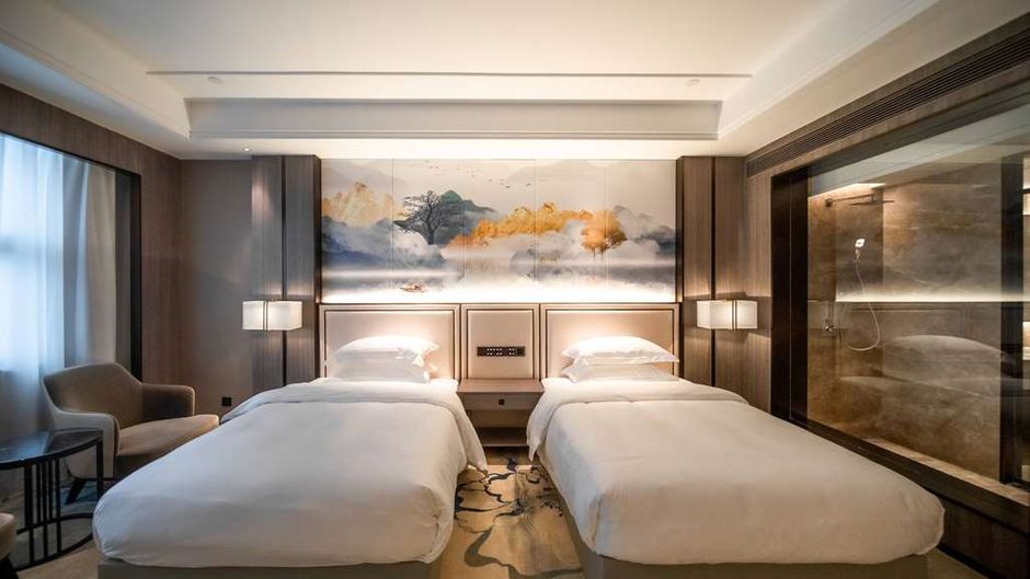 Ramada Plaza by Wyndham Hezhou North Room