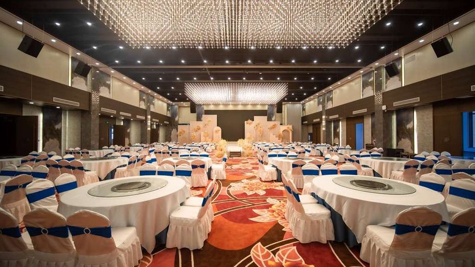 Ramada Plaza by Wyndham Hezhou North Ballroom