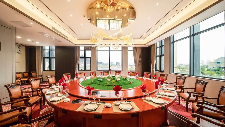 Ramada Plaza by Wyndham Hezhou North Restaurant