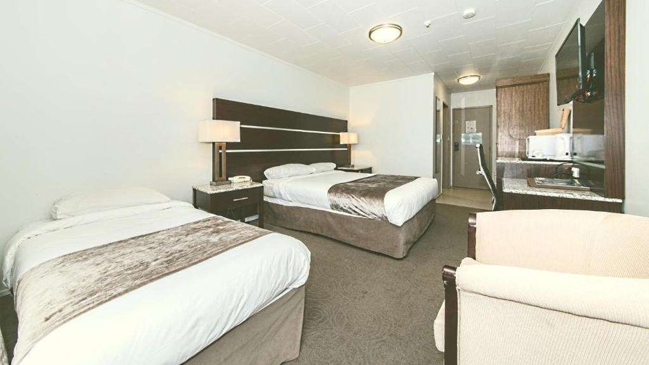 Auckland Airport Lodge Room