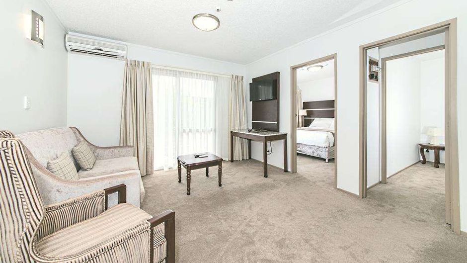 Auckland Airport Lodge Room