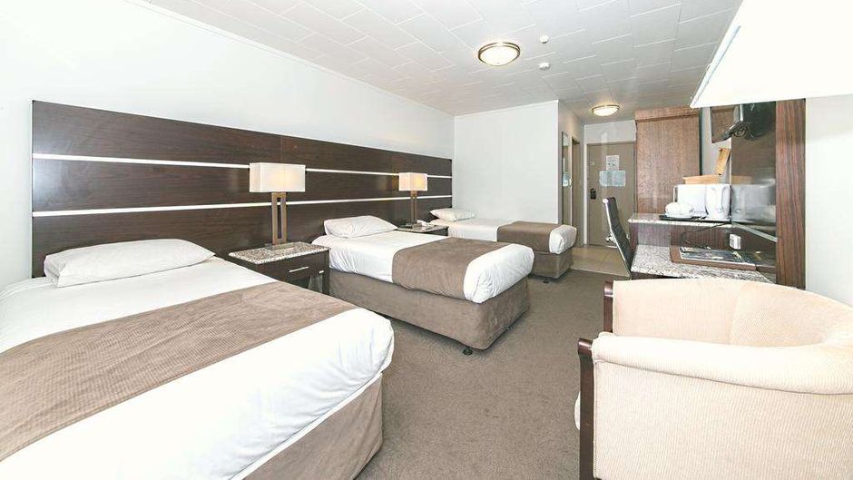 Auckland Airport Lodge Room