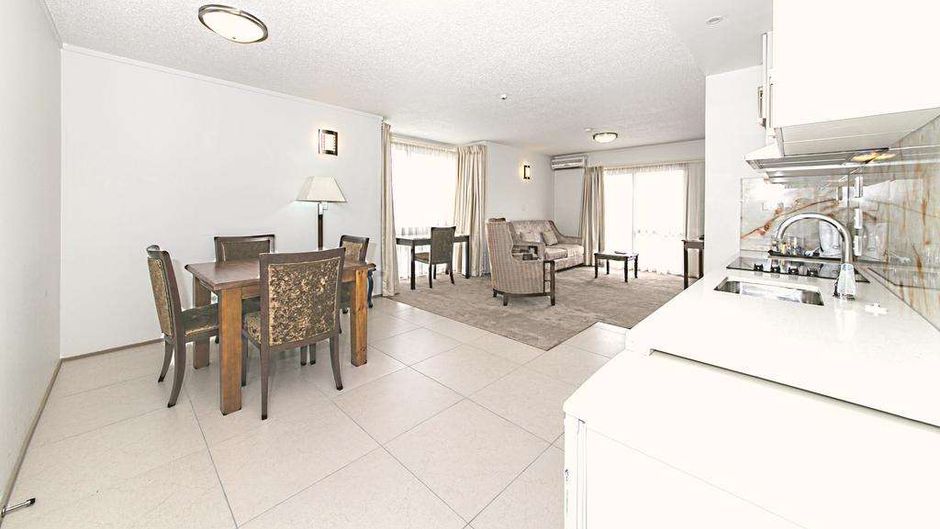 Auckland Airport Lodge Room