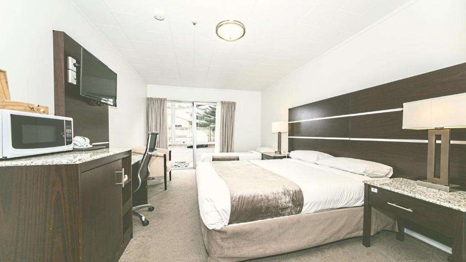 Auckland Airport Lodge Room
