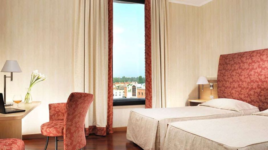 Poli Hotel Room