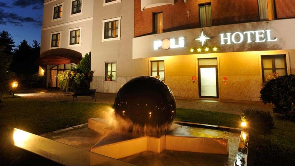 Poli Hotel Exterior
