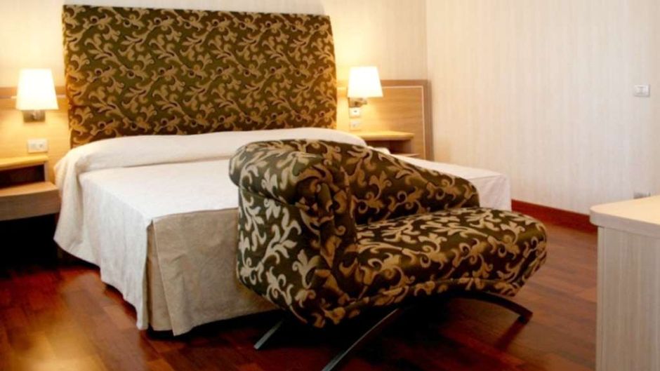 Poli Hotel Suite
