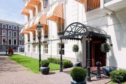 Carlton Ambassador Hotel