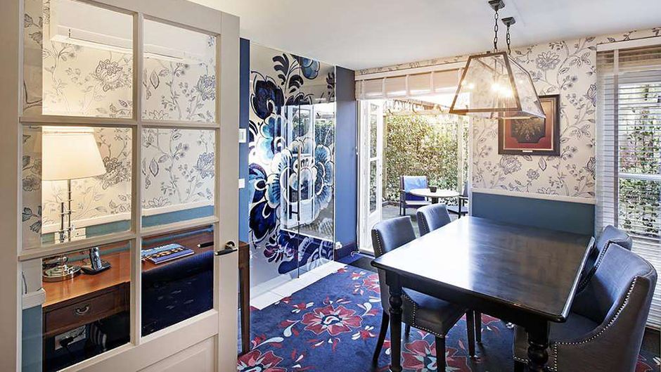 Carlton Ambassador Hotel Suite