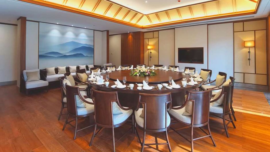 Howard Johnson The Bund Hotel Gasa Restaurant