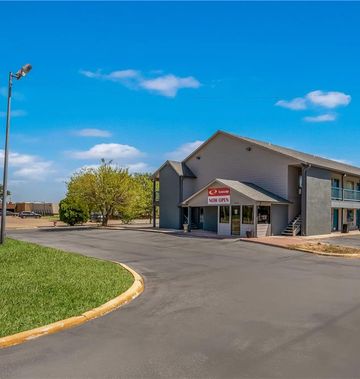 Econo Lodge Inn and Suites Enid