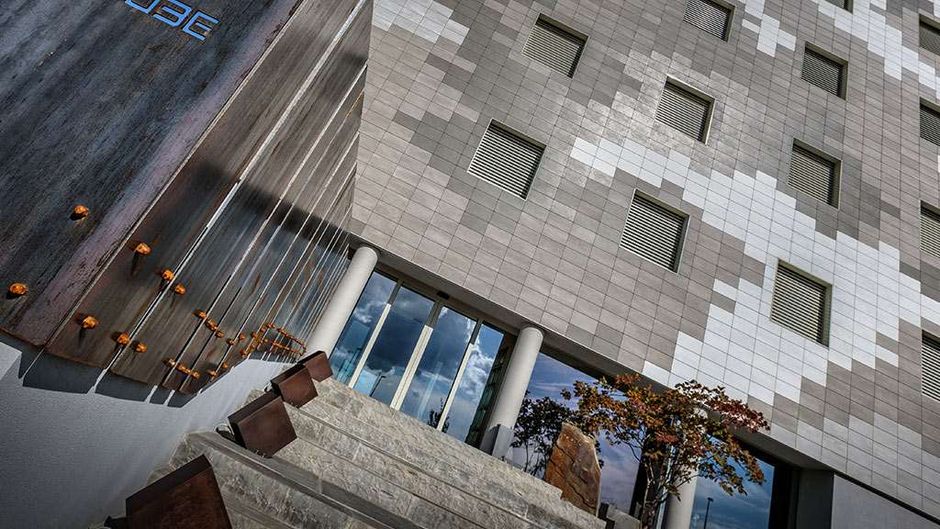 Hotel The Cube Exterior
