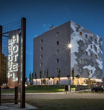 Hotel The Cube