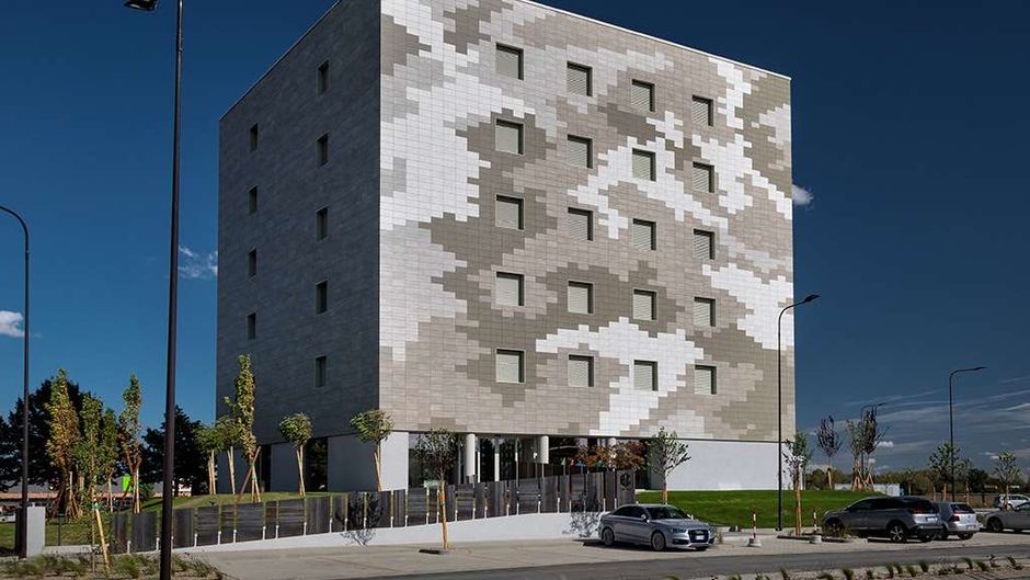Hotel The Cube Exterior