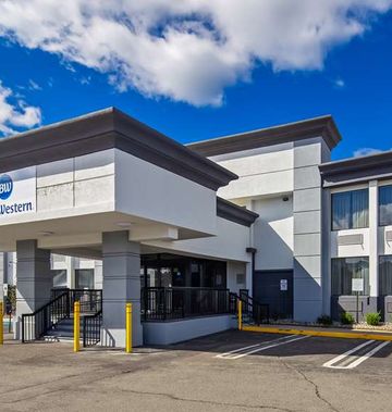 Best Western Paramus Hotel & Suites