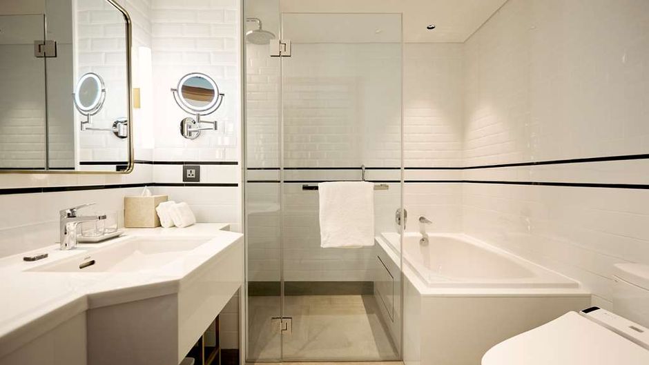 The Montien Bangkok Hotel Room