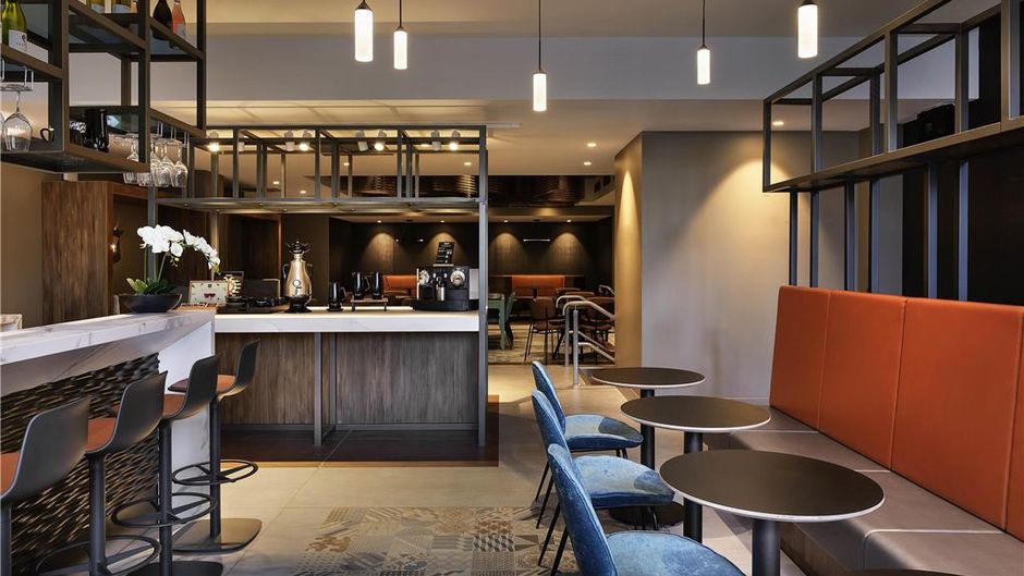 Mercure Auckland Queen Street Restaurant
