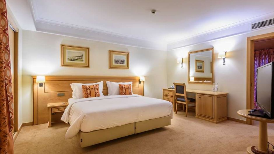Hotel Real Palacio Suite