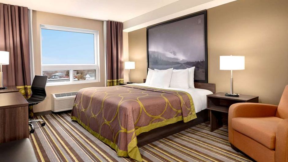 Super 8 by Wyndham Thompson Room