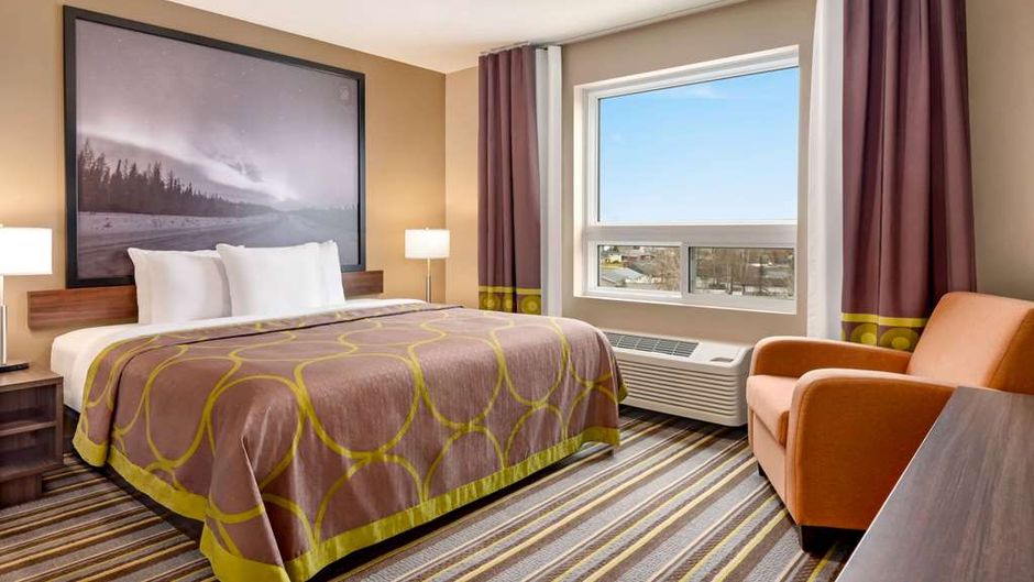 Super 8 by Wyndham Thompson Suite