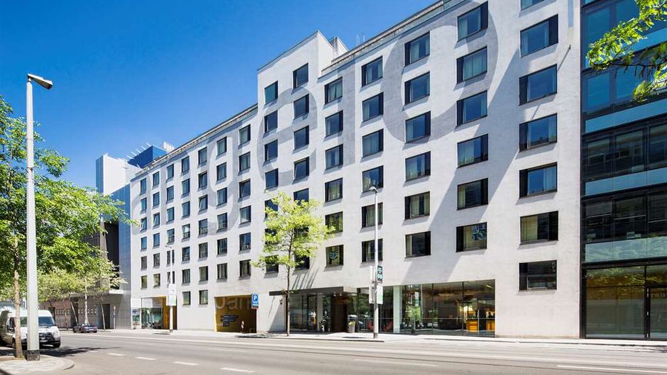 OREA Hotel Angelo Praha Exterior