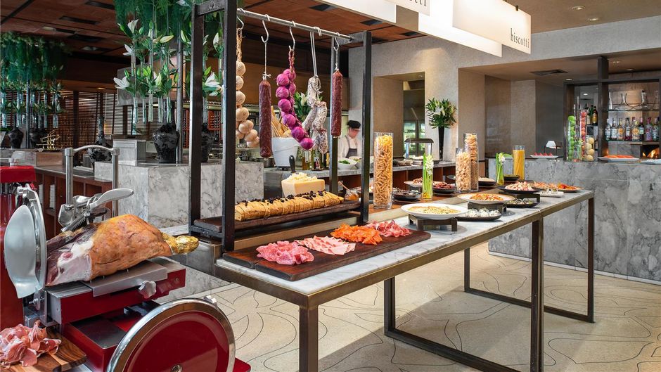 Anantara Siam Bangkok Hotel Restaurant